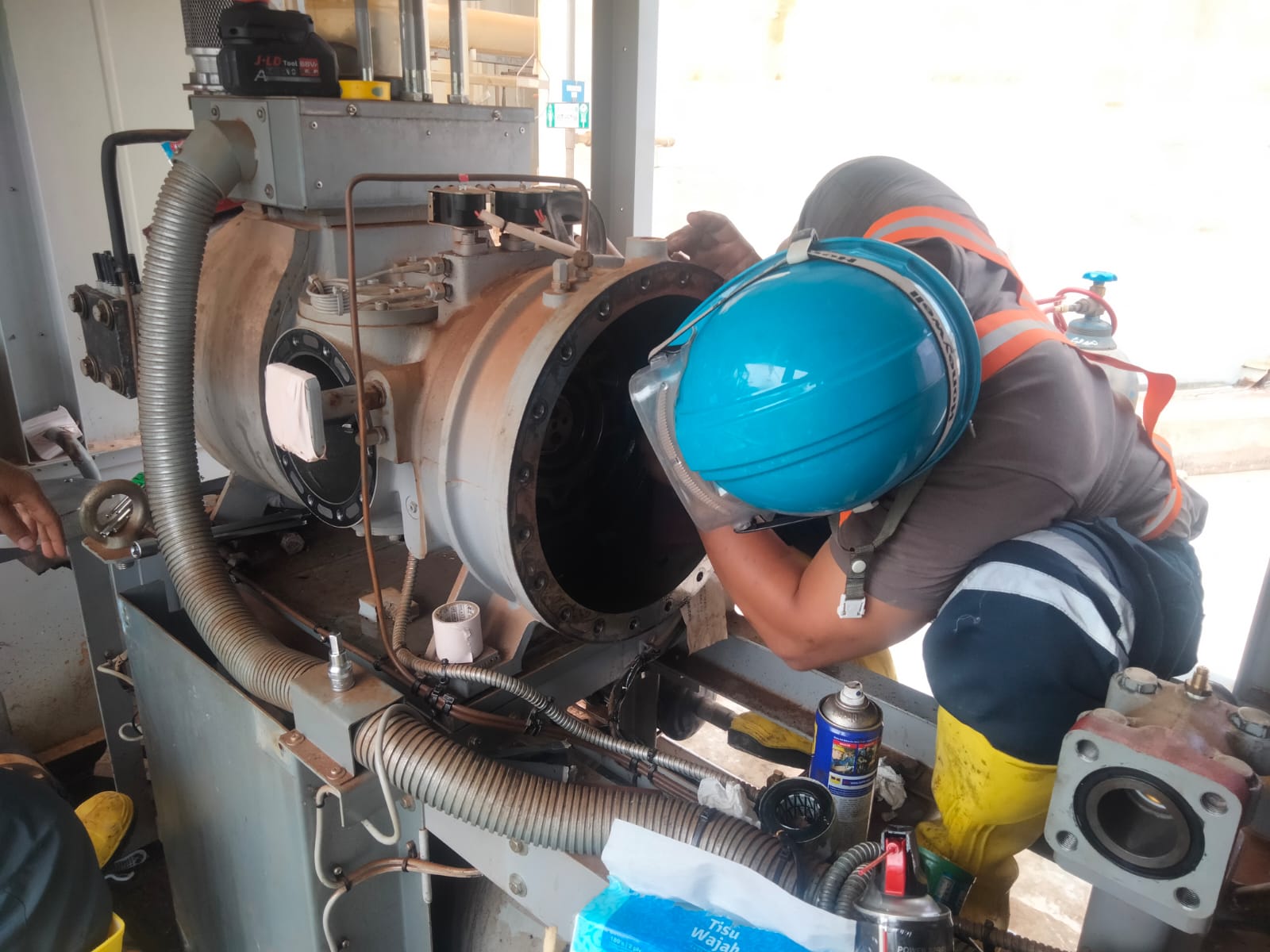 over houle compressor screw chiller mitsubishi 80 pk