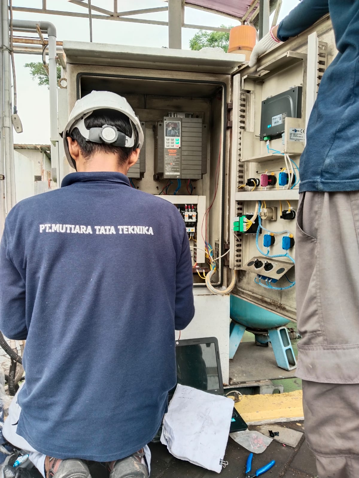 Instalasi inverter Cooling tower